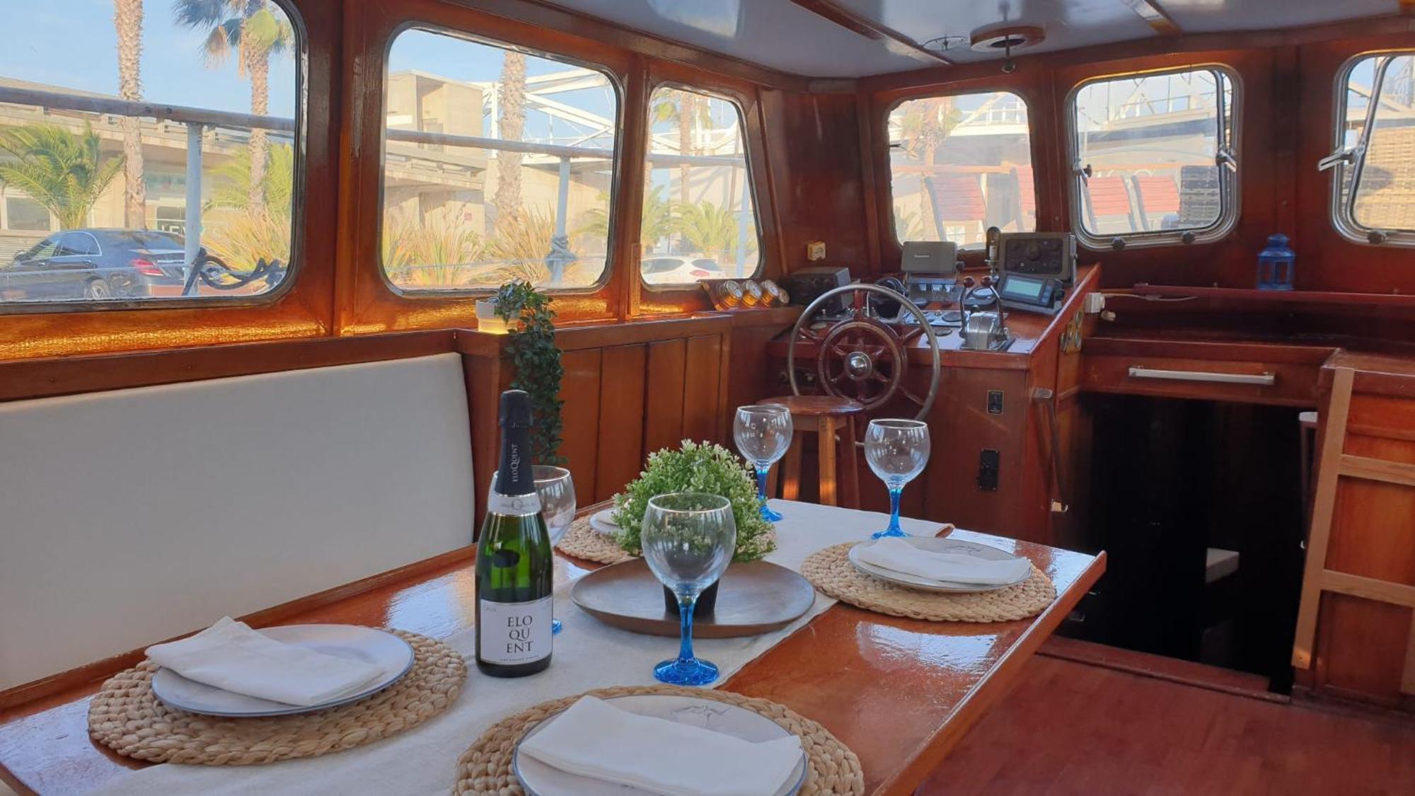 Classic Boat Барселона Экстерьер фото