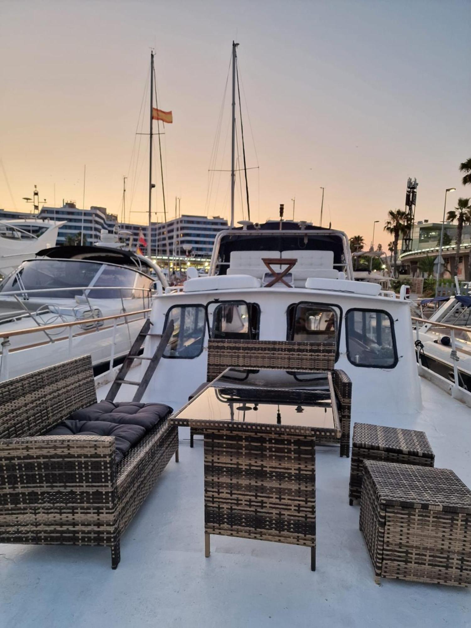 Отель Classic Boat Барселона Экстерьер фото