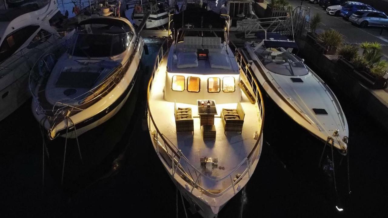 Отель Classic Boat Барселона Экстерьер фото